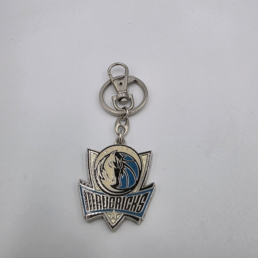 Dallas Mavericks NBA Souvenir Metal Keychain Backpack Hanger by Aminco 1.75"